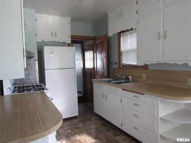 2109 4th St, Moline, IL 61265 - photo 6