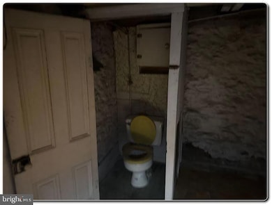 32 E Oak St, Shenandoah, PA 17976 - photo 6