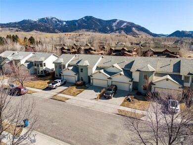 Excellent location. Near Golf, Skiing and downtown