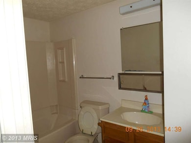 418 Shady Glen Dr, Capitol Heights, MD 20743 - photo 5