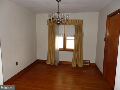 1225 Harman Rd, Maurertown, VA 22644 - photo 7