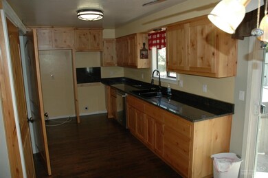 937 SW Central Ave, Grants Pass, OR 97526 - photo 6