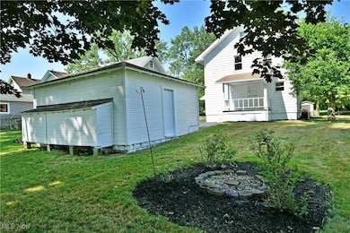 726 5th St, Struthers, OH 44471 - photo 5