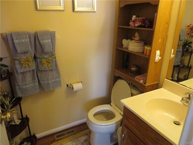 6951 Hearth Ln, Macungie, PA 18062 - photo 6