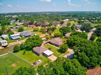 412 Mercury Ct, Granbury, TX 76049 - photo 3