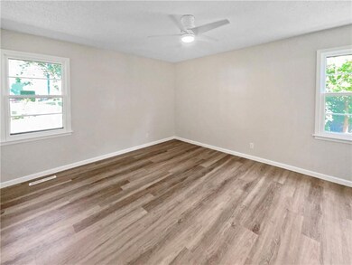 8534 Alden St, Lenexa, KS 66215 - photo 5