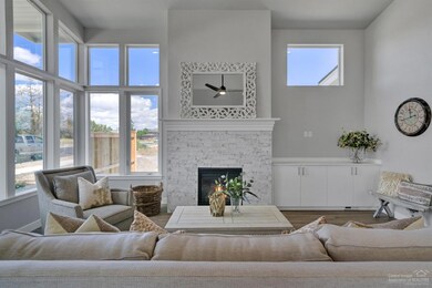 674 NW Rimrock Dr, Redmond, OR 97756 - photo 4