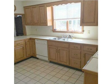 1354 Gilbert Stuart Rd, Saunderstown, RI 02874 - photo 3