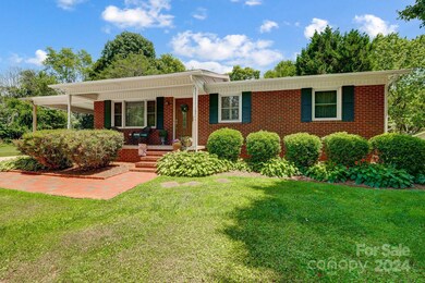 211 W Edison Dr, Statesville, NC 28625 - photo 3