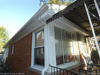 18959 Rockcastle St, Grosse Pointe, MI 48236 - photo 2