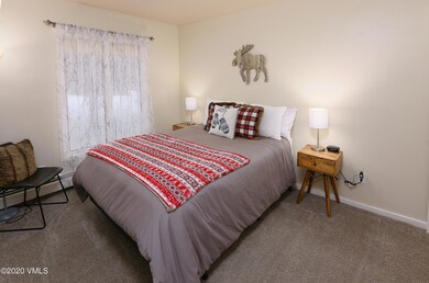2823_kinnickinnick_6b_bed_3