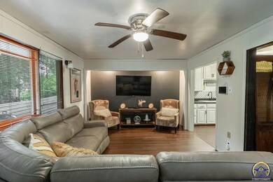 739 SW Randolph Ave, Topeka, KS 66606 - photo 7