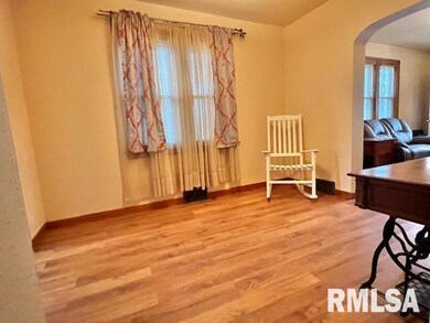 2102 W 17th St, Davenport, IA 52804 - photo 7