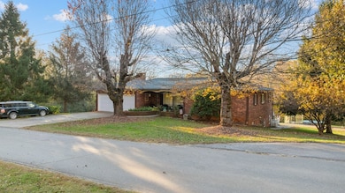 262 Sloan St, Franklin, NC 28734 - photo 6