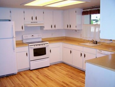 347 NW Pleasant View Dr unit C, Grants Pass, OR 97526 - photo 2