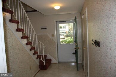 7232 Hadlow Dr, Springfield, VA 22152 - photo 2