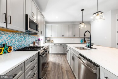 18238 Summit Pointe Dr, Dumfries, VA 22026 - photo 5