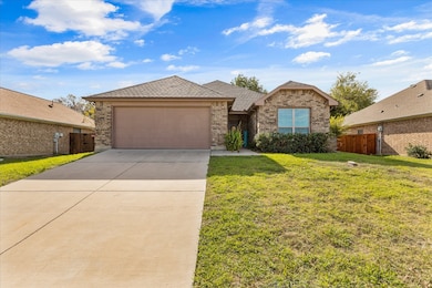 713 Oakmont Dr, Ennis, TX 75119 - photo 4