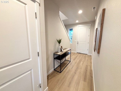 322 W 17th St, Lafayette, OR 97127 - photo 2