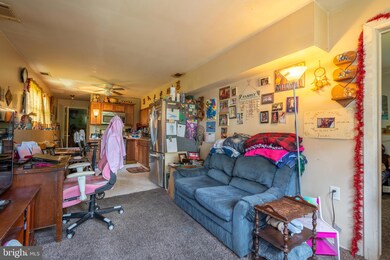 672 W Franklin St, Slatington, PA 18080 - photo 5