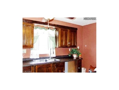 nice kitchen, this is the large side.