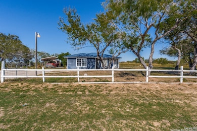 217 Cimarron Dr, Floresville, TX 78114 - photo 2