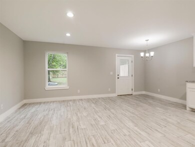 818 W Walker St, Denison, TX 75020 - photo 5