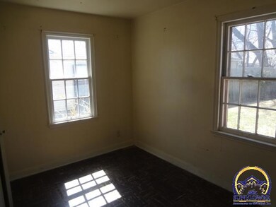 2021 SW Wayne Ave, Topeka, KS 66604 - photo 6