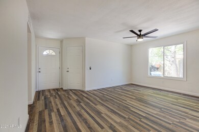 3238 W Mohawk Ln-7