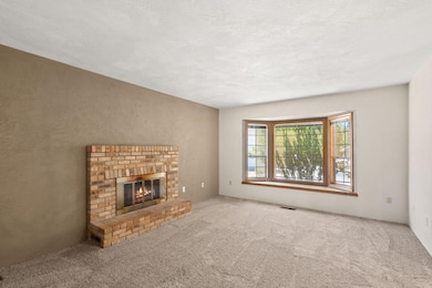 876 Ridgeway Cir, Medford-02