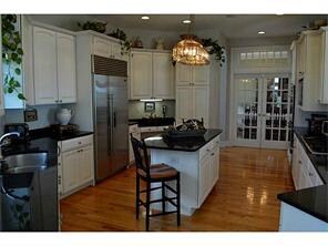 Kitchen. This gourmet style kitchen is plenty bi e