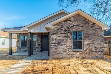886 Sabine Ave, Cleburne, TX 76031 - photo 2