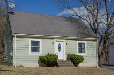 This home offers over 1350 sq ft of...