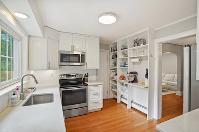 Kitchen - remodeled w/quartz countertops