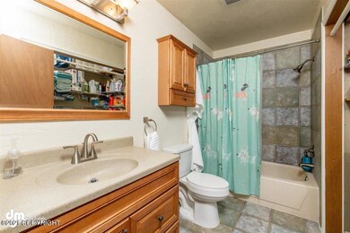 14-Bathroom 20210223-DW-6015