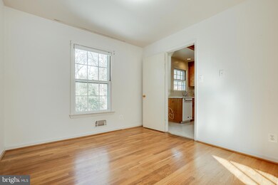 8314 Chartwell Ct, Annandale, VA 22003 - photo 6