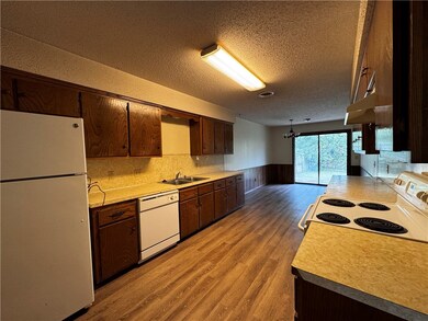 911 NW A St, Bentonville, AR 72712 - photo 3