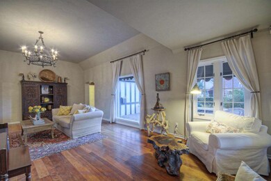 713_w_palm_ln_MLS_HID1093073_ROOMlivingr