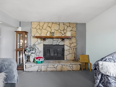 507 Galia St, Bowie, TX 76230 - photo 2