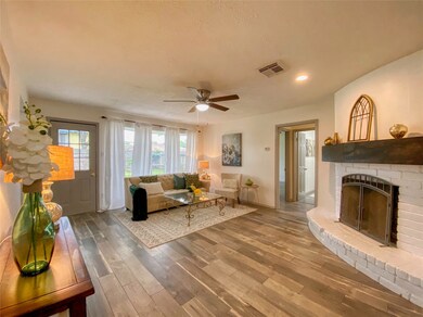 16643 Forest Bend Ave, Friendswood, TX 77546 - photo 7