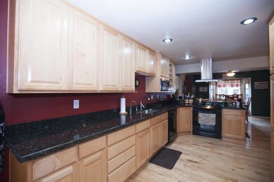 719 SW Greenwood Ave, Grants Pass, OR 97526 - photo 5