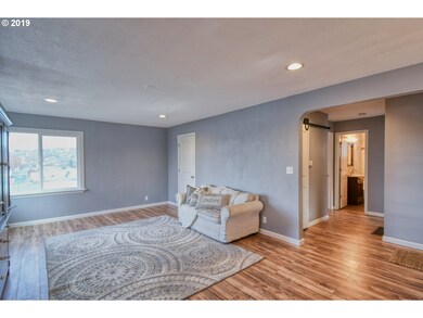 915 SW Goodwin Ave, Pendleton, OR 97801 - photo 6