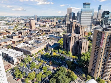 23 Greenway Gables, Minneapolis, MN 55403 - photo 2