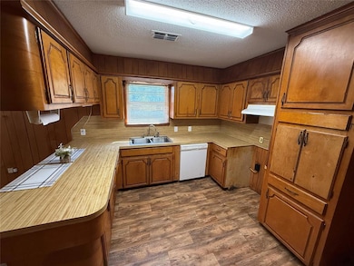 707 S Mcclure St, Broken Bow, OK 74728 - photo 4