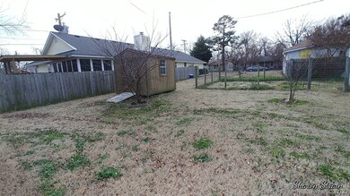 304 McGee St, Eufaula, OK 74432 - photo 4