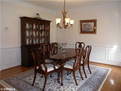 Dining Room - Formal Dining Rm/Hardwood Floor/Crow
