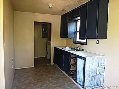 208 Labass St, Muldrow, OK 74948 - photo 4