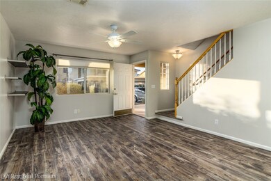 Living Room/Entrance