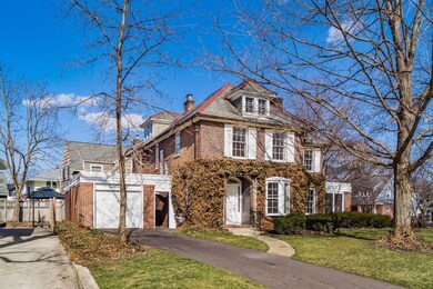 Welcome to 1880 Tremont Road