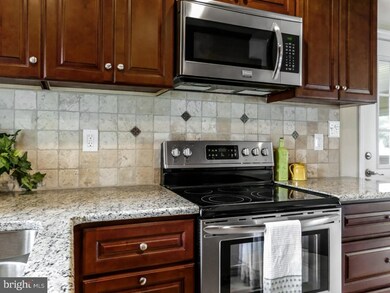 52 Rustleaf Ln, Levittown, PA 19055 - photo 5